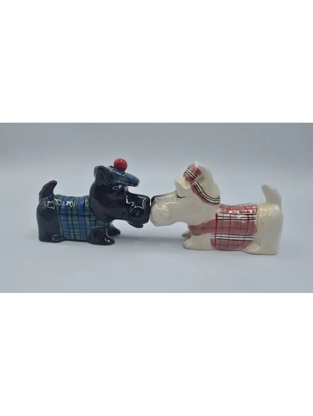 Westland Scottie Dog Magnetic Kissing Salt Pepper Shakers Tartan Plaid